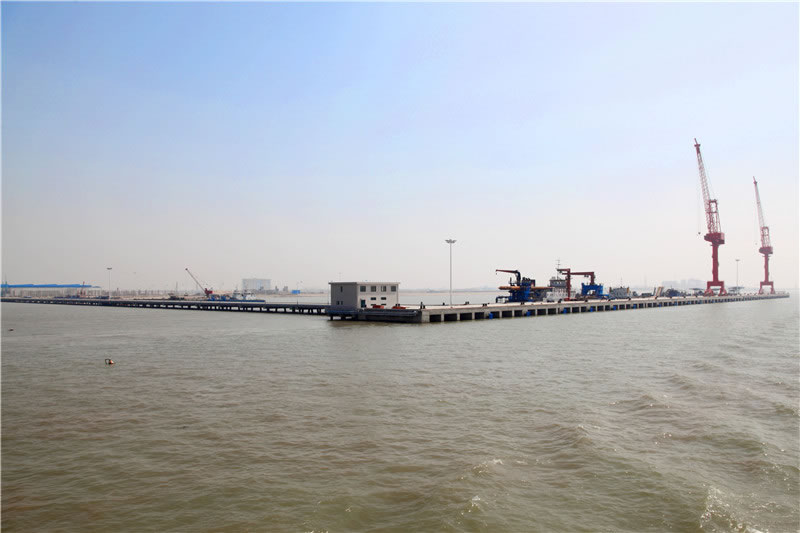 Outfitting quay construction project for China Merchants Hea