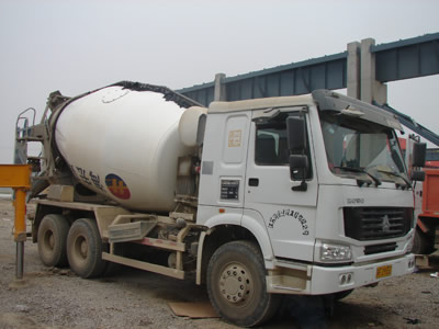 砼運輸車(chē) concrete mixing carrier